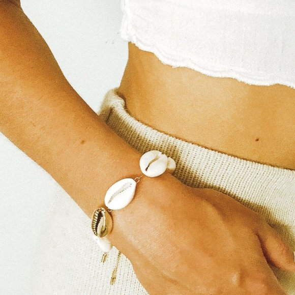 Logan Tay Puka Shell Bracelet - Picture 2 of 6